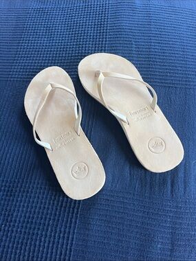 hari mari x Peter Millar Crown Neutral Smooth Nubuck Beige Flip Flops EU 37.5